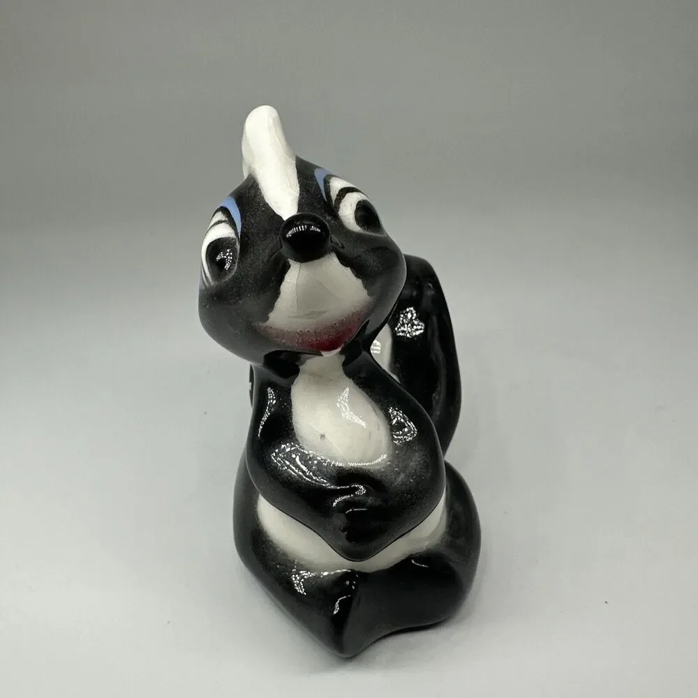 Vintage Disney Productions Flower Skunk From Bambi Parks Souvenir Ceramic Figure